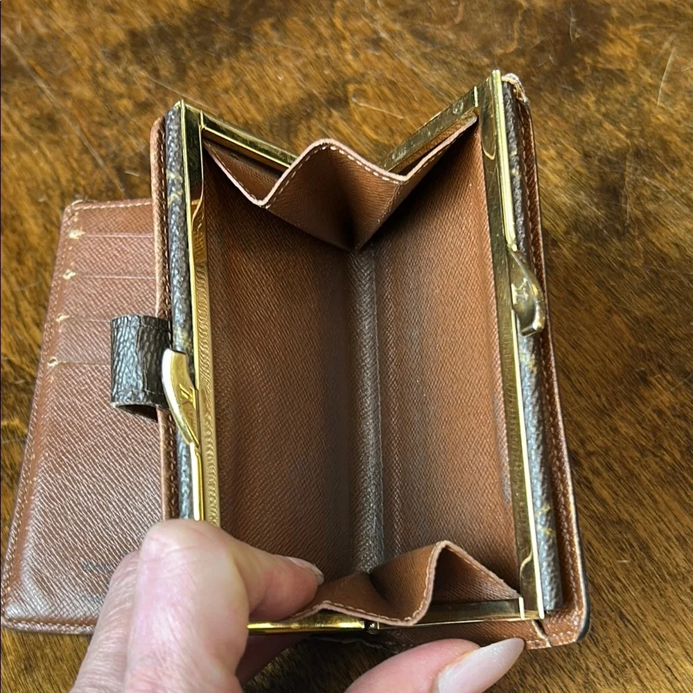 Louis Vuitton Authentic Monogram Wallet